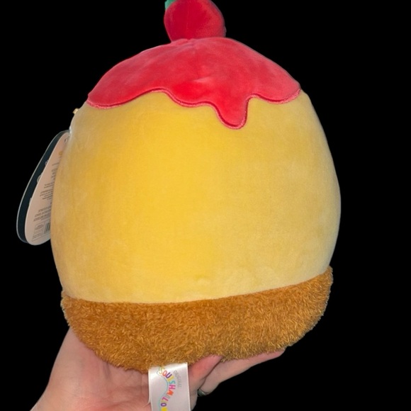 8-inch Niala the Strawberry Cheesecake Black Tag Select Series - Picture 4 of 9